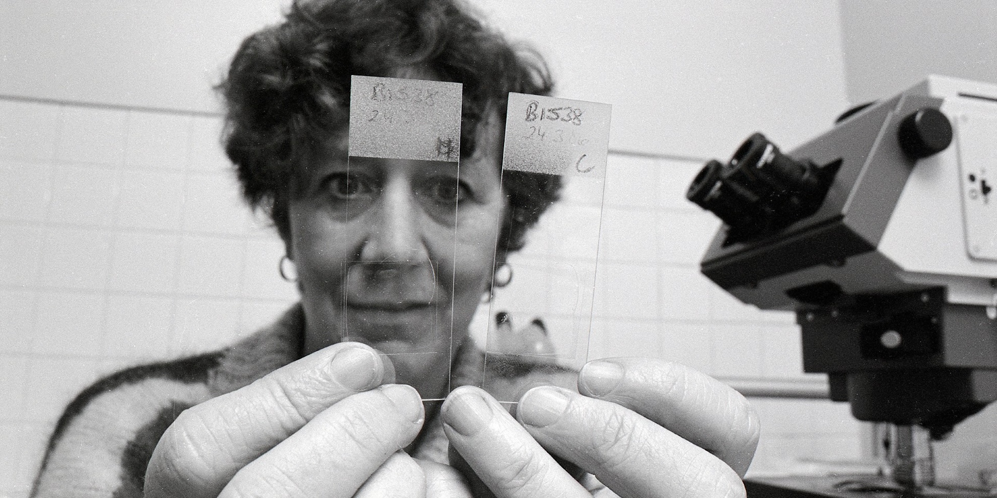 Dr. Julia Levy in her UBC labs in 1986. Kent Kallberg, and the University of British Columbia Archives.